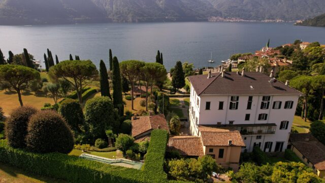 Villa storica in sasso vista lago.