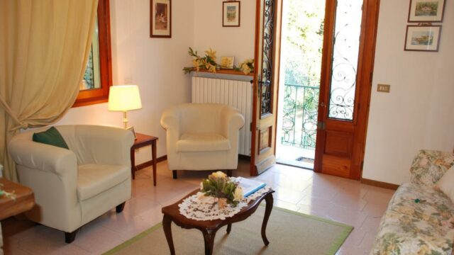 Casa indipendente con giardino