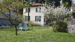 Casa indipendente con giardino Casa indipendente con giardino