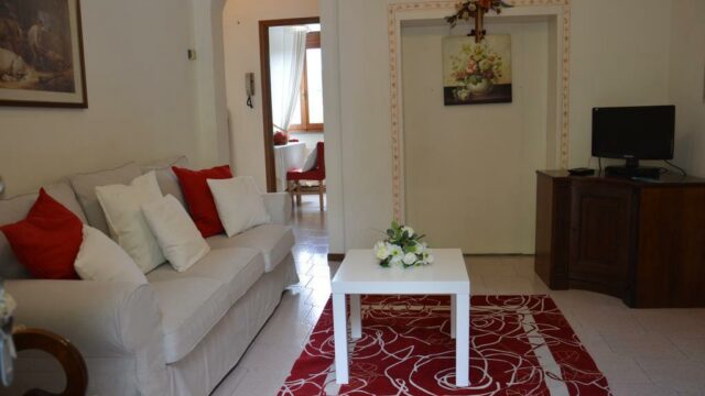 Casa indipendente con giardino