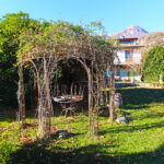 Villa con parco vista lago.