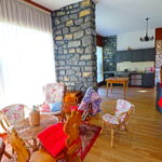 Villa con parco vista lago.