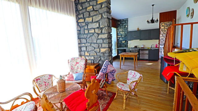 Villa con parco vista lago.