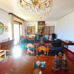 Villa con parco vista lago.