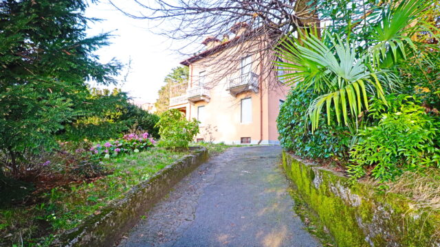 Villa indipendente con giardino