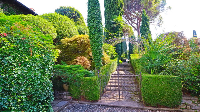 Villa storica in sasso vista lago.