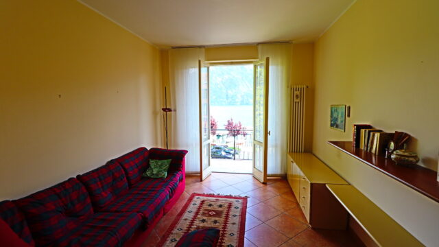 Appartamento fronte lago