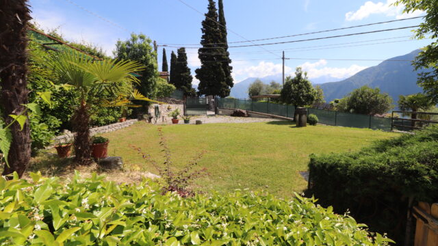 Appartamento con giardino vista lago
