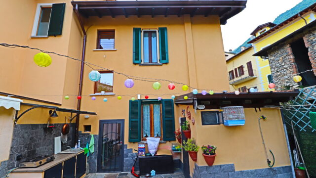 Casa indipendente con giardino