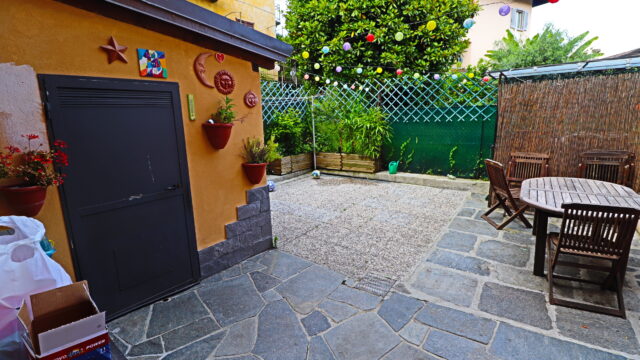 Casa indipendente con giardino