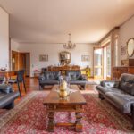 Villa con parco vista lago.