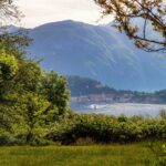 Villa con parco vista lago.