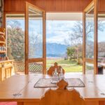 Villa con parco vista lago.