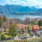 Villa con parco vista lago.