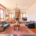 Villa con parco vista lago.